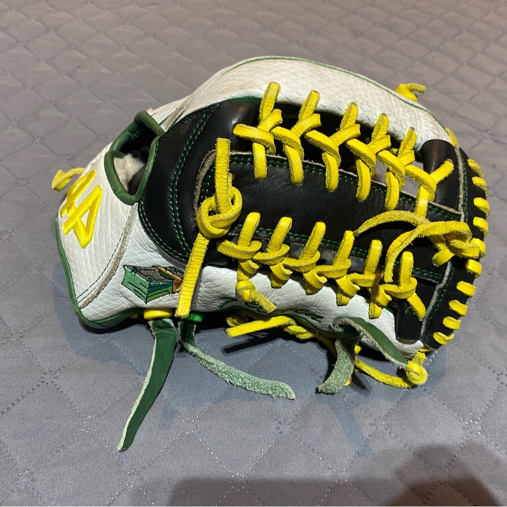 44 outfield glove 12 1/4 inch